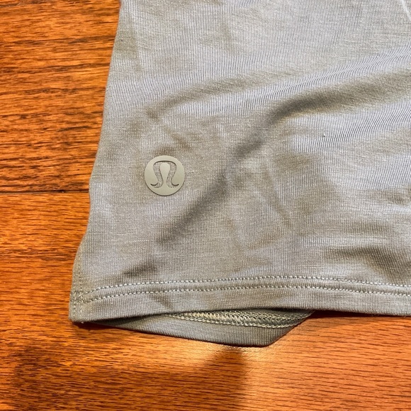 Lululemon round trip tee in blue cast size 6 faux wrap short sleeve - Picture 4 of 8